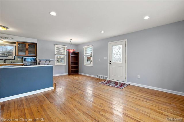 2435 Sunnyknoll Avenue, Berkley, MI 48072