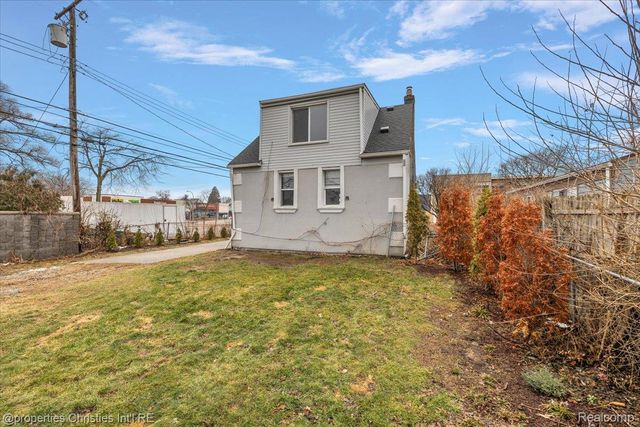 2435 Sunnyknoll Avenue, Berkley, MI 48072