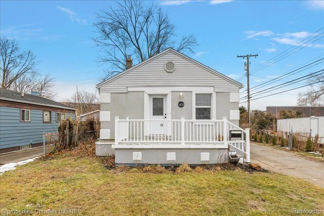 2435 Sunnyknoll Avenue, Berkley, MI 48072