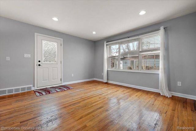 2435 Sunnyknoll Avenue, Berkley, MI 48072