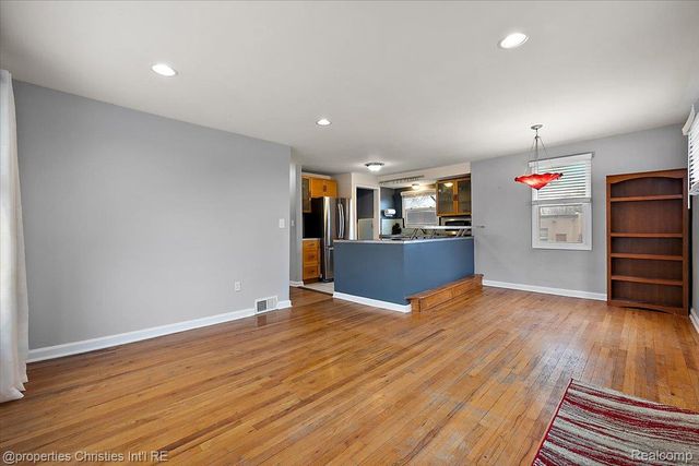 2435 Sunnyknoll Avenue, Berkley, MI 48072