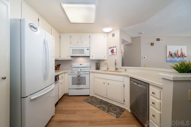 17617 Pomerado Rd 215, San Diego, CA 92128