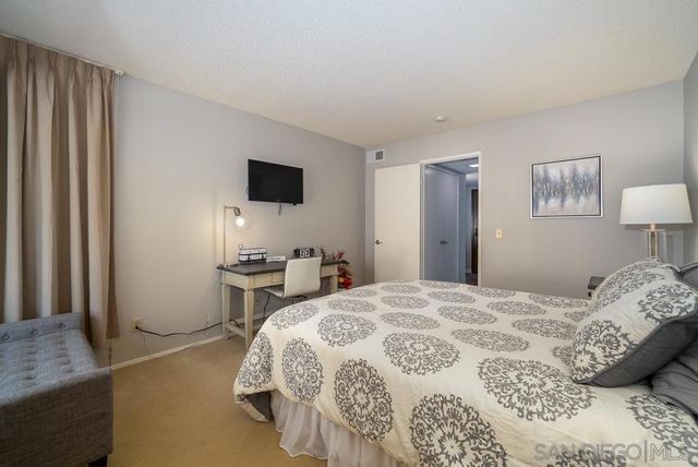 17617 Pomerado Rd 215, San Diego, CA 92128