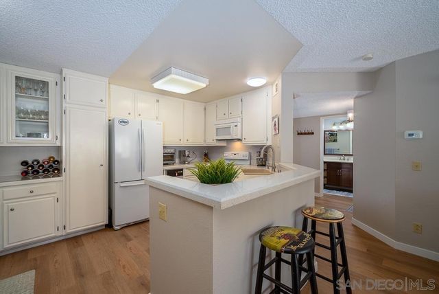 17617 Pomerado Rd 215, San Diego, CA 92128