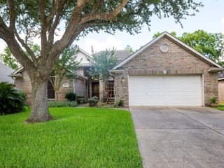 203 Briarglen Drive, League City, TX 77573