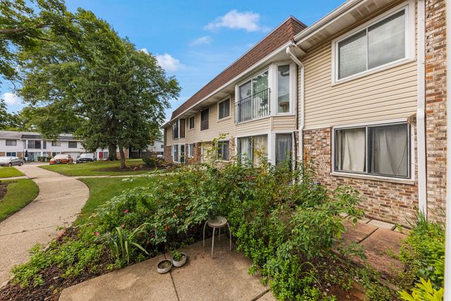 2640 Mitchell Drive 4, Woodridge, IL 60517