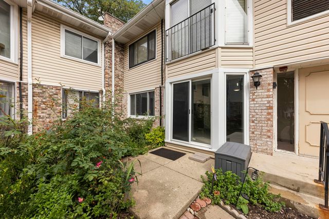 2640 Mitchell Drive 4, Woodridge, IL 60517