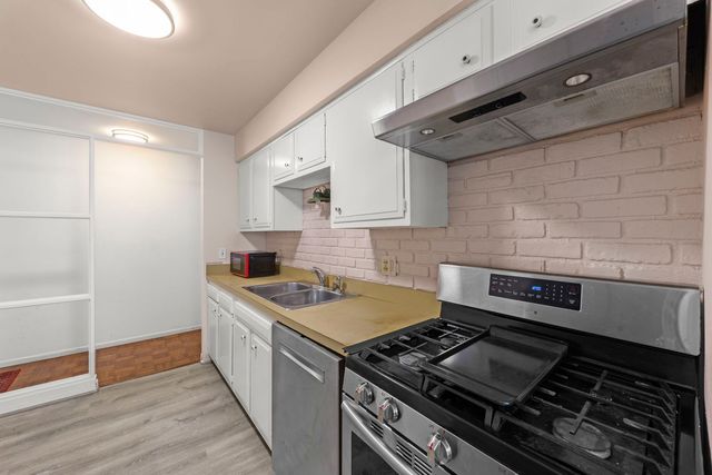 2640 Mitchell Drive 4, Woodridge, IL 60517