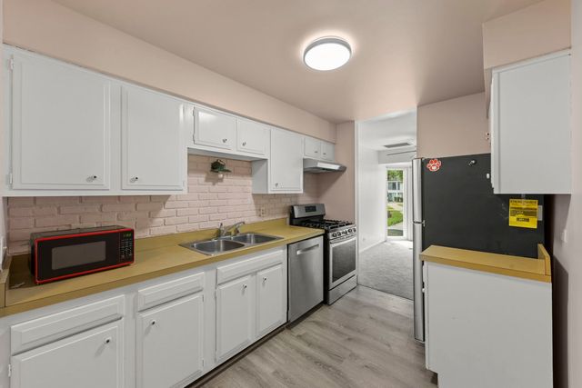 2640 Mitchell Drive 4, Woodridge, IL 60517