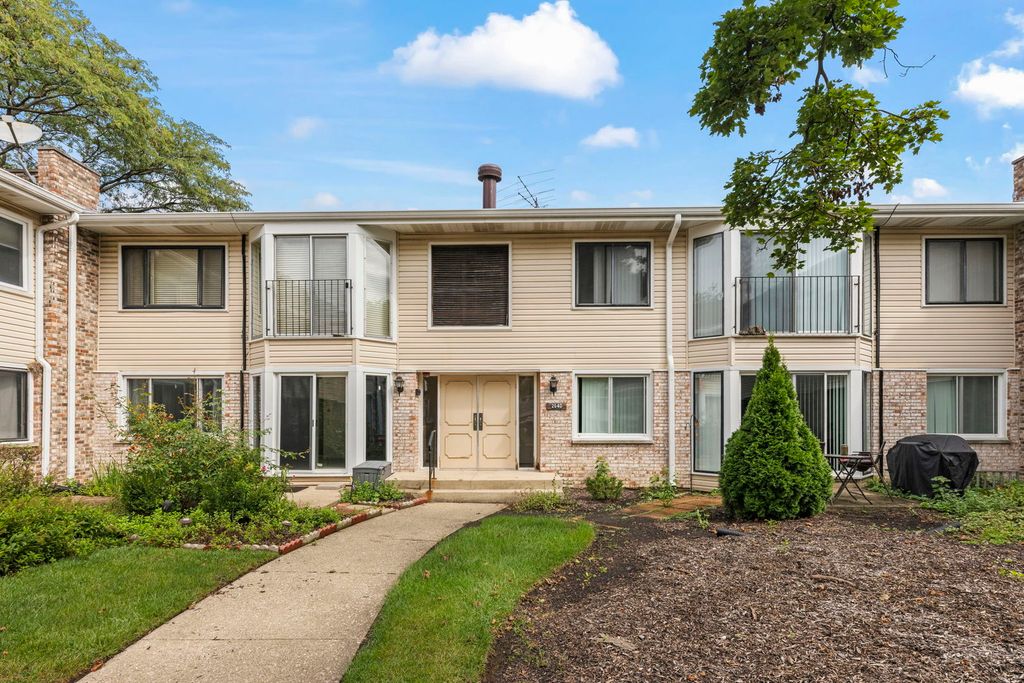 2640 Mitchell Drive 4, Woodridge, IL 60517