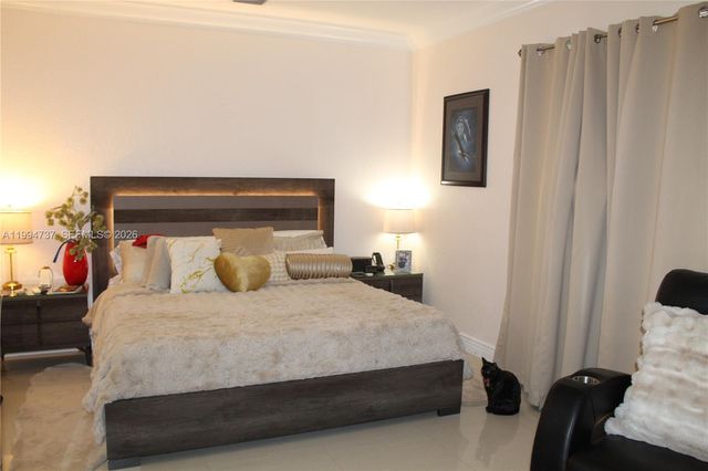 15580 SW 176th Ter, Miami, FL 33187