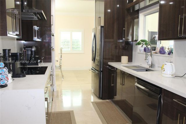 15580 SW 176th Ter, Miami, FL 33187