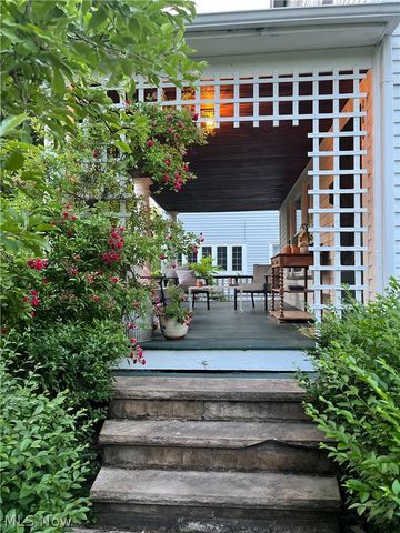 2661 Idlewood Road, Cleveland Heights, OH 44118