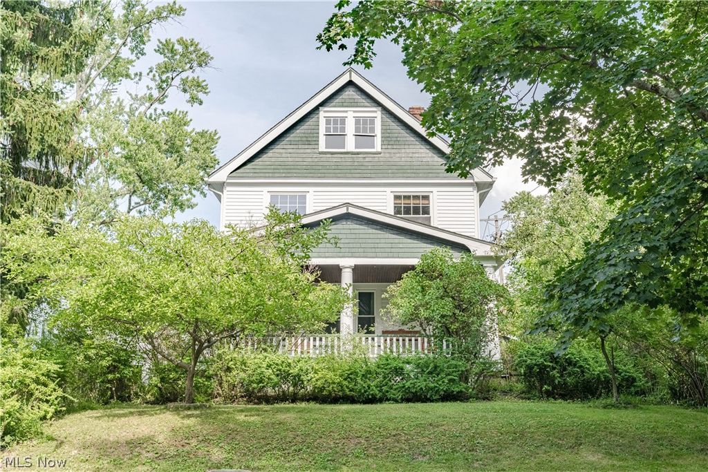 2661 Idlewood Road, Cleveland Heights, OH 44118