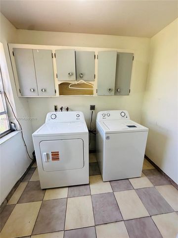 6241 SW 2nd St 6241, Miami, FL 33144