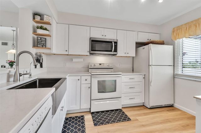 5224 LAKE VILLAGE DRIVE 67, Sarasota, FL 34235