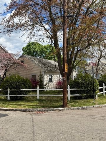 6 Black Rock Rd, Melrose, MA 02176