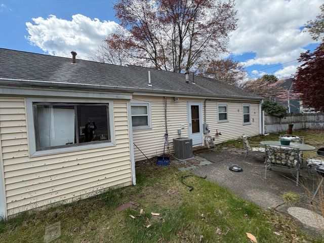 6 Black Rock Rd, Melrose, MA 02176