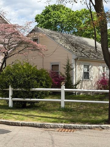 6 Black Rock Rd, Melrose, MA 02176