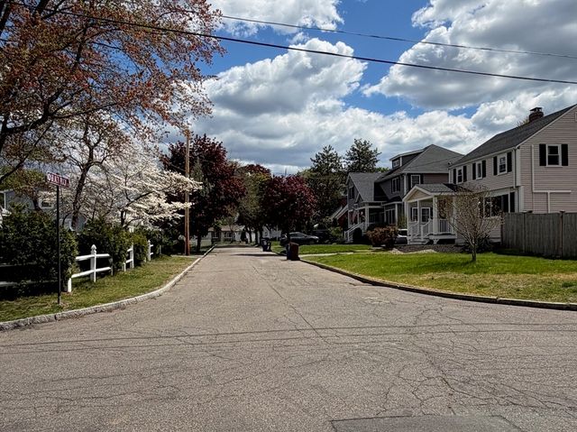 6 Black Rock Rd, Melrose, MA 02176