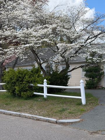 6 Black Rock Rd, Melrose, MA 02176