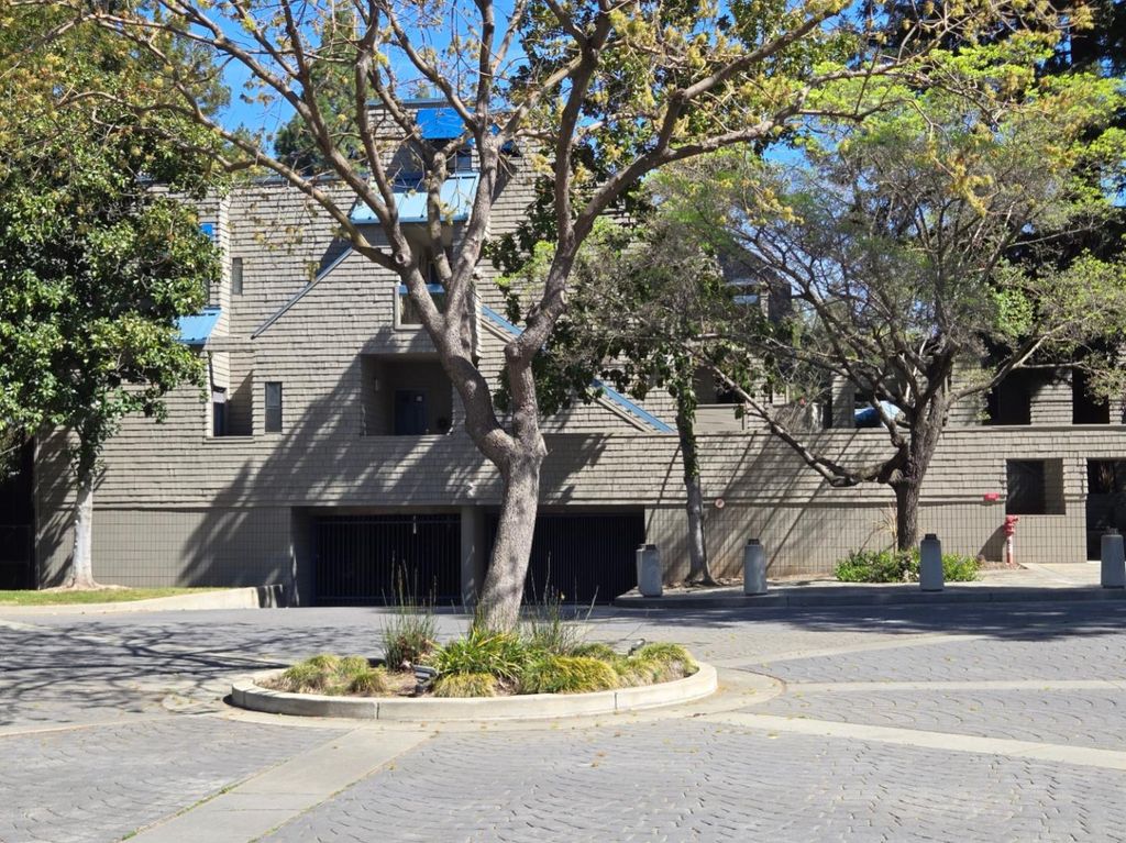 1031 Foxchase Drive, San Jose, CA 95123