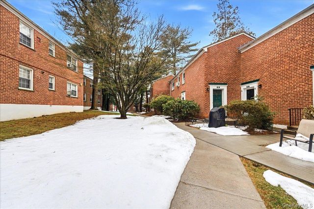 4 Fieldstone Drive 60, Hartsdale, NY 10530