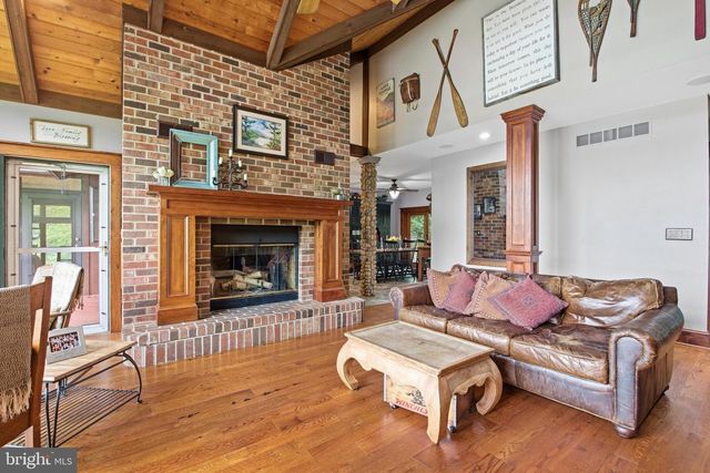 21605 GENTRY LN, Brookeville, MD 20833