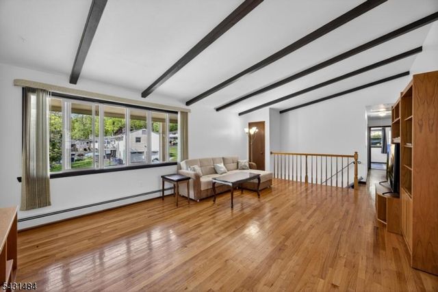 3 Nice Pl, Hopatcong Boro, NJ 07843