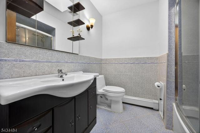 3 Nice Pl, Hopatcong Boro, NJ 07843