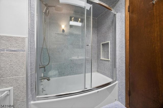 3 Nice Pl, Hopatcong Boro, NJ 07843