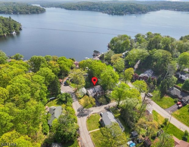 3 Nice Pl, Hopatcong Boro, NJ 07843