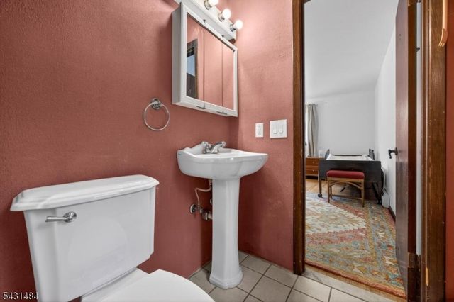 3 Nice Pl, Hopatcong Boro, NJ 07843