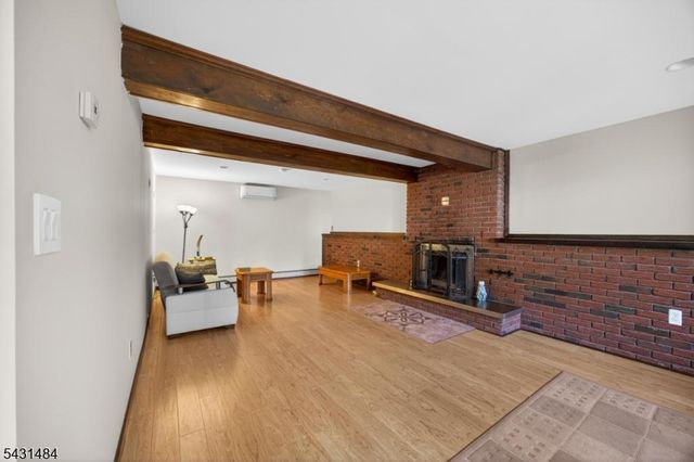 3 Nice Pl, Hopatcong Boro, NJ 07843
