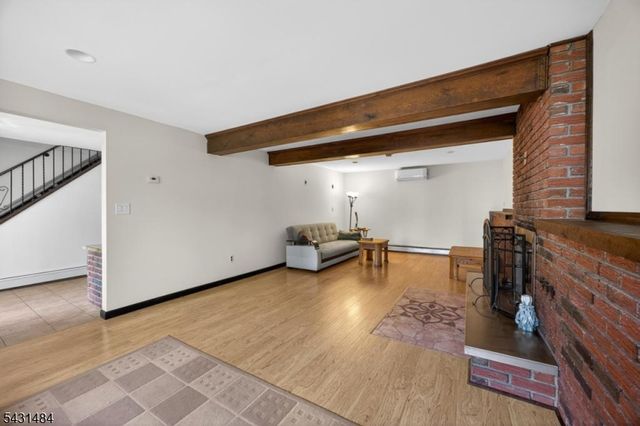 3 Nice Pl, Hopatcong Boro, NJ 07843