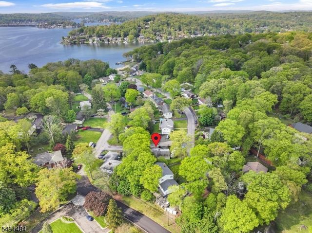 3 Nice Pl, Hopatcong Boro, NJ 07843