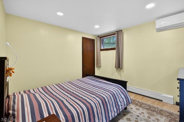 3 Nice Pl, Hopatcong Boro, NJ 07843