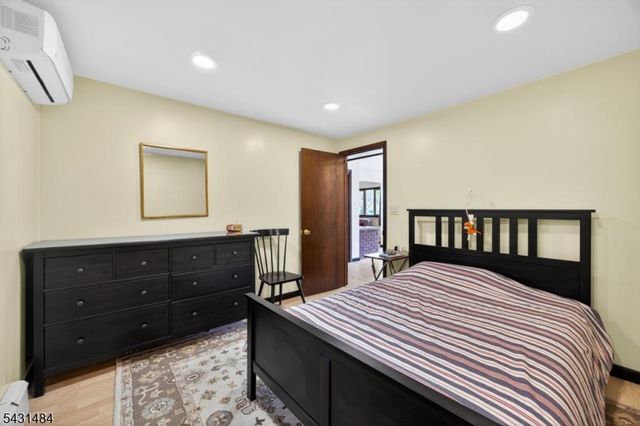3 Nice Pl, Hopatcong Boro, NJ 07843