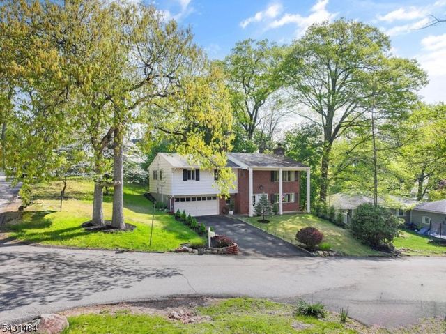 3 Nice Pl, Hopatcong Boro, NJ 07843