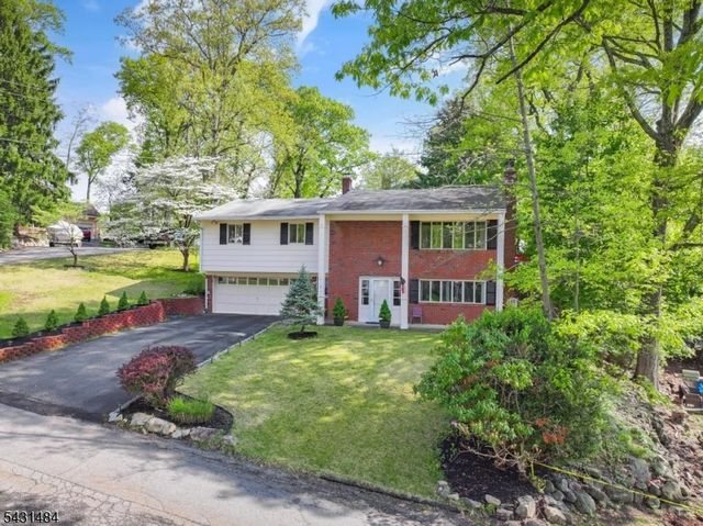3 Nice Pl, Hopatcong Boro, NJ 07843
