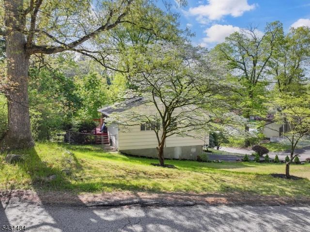 3 Nice Pl, Hopatcong Boro, NJ 07843