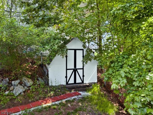 3 Nice Pl, Hopatcong Boro, NJ 07843