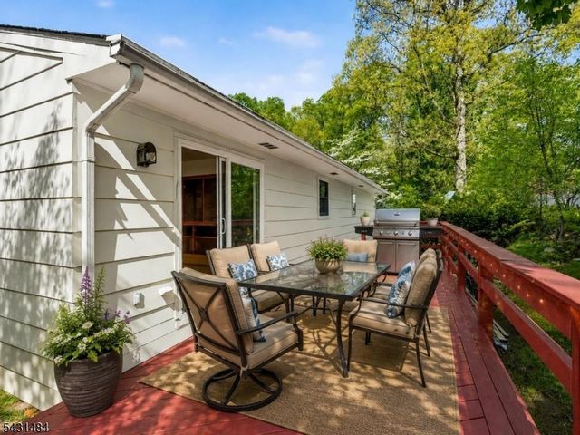 3 Nice Pl, Hopatcong Boro, NJ 07843