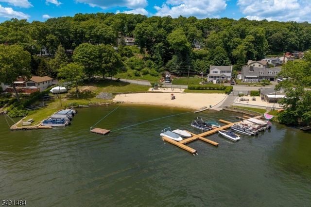 3 Nice Pl, Hopatcong Boro, NJ 07843