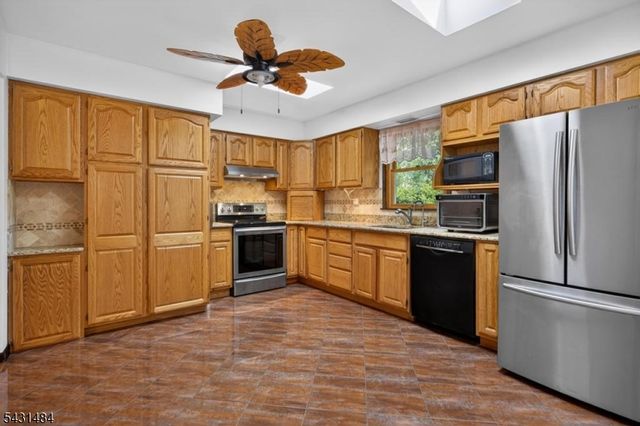 3 Nice Pl, Hopatcong Boro, NJ 07843