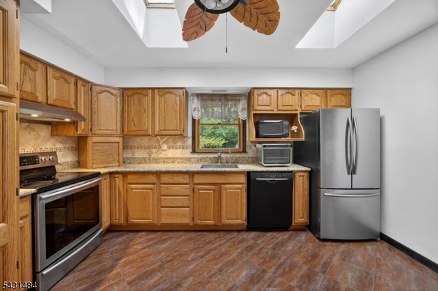 3 Nice Pl, Hopatcong Boro, NJ 07843