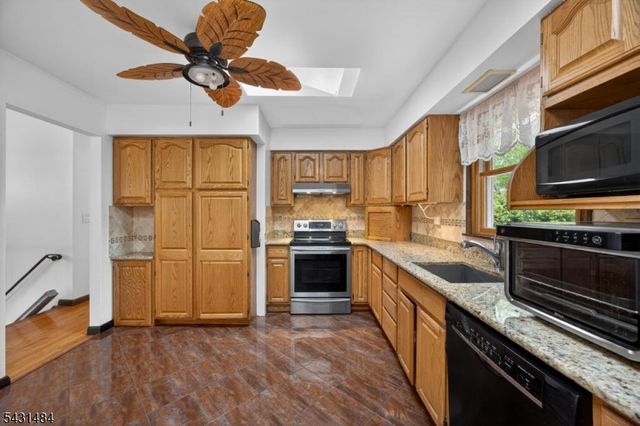 3 Nice Pl, Hopatcong Boro, NJ 07843
