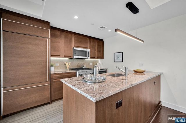 1000 Ave At Port Imperial 102, Weehawken, NJ 07086