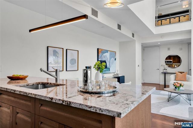 1000 Ave At Port Imperial 102, Weehawken, NJ 07086