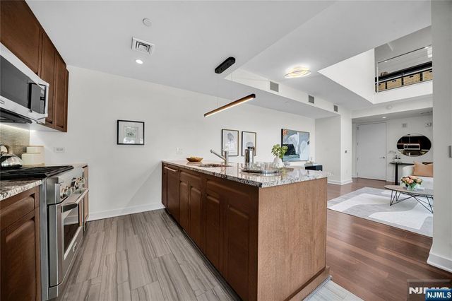 1000 Ave At Port Imperial 102, Weehawken, NJ 07086